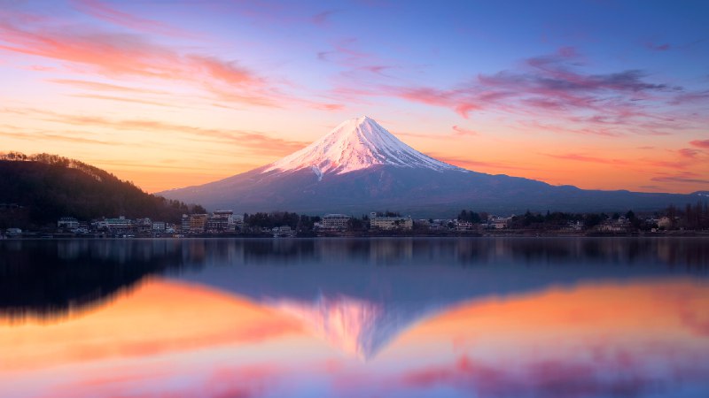 日出时分的富士山, 河口湖, 日本 (© Twenty47studio/Getty Images)source