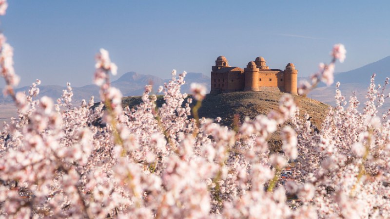 卡拉奥拉城堡，格拉纳达，西班牙 (© Ugo Mellone/eStock Photo)source