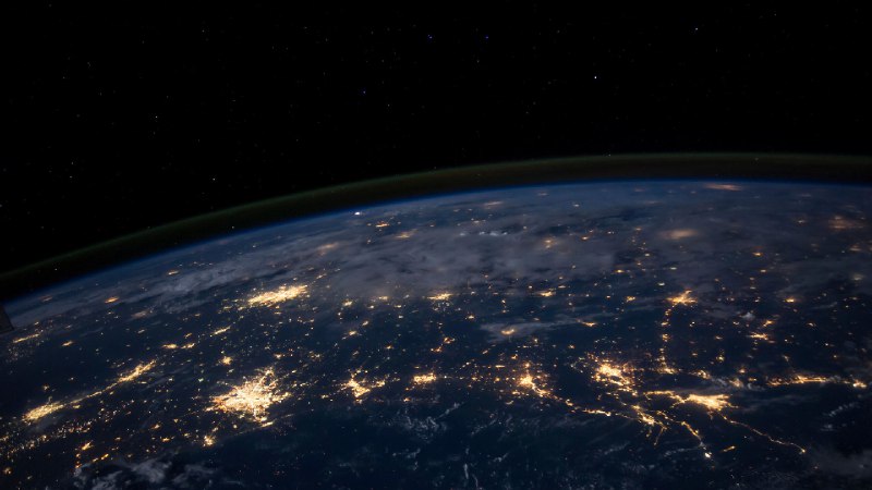 从地球上空225英里处俯瞰墨西哥湾沿岸各州的夜间景象 (© Stocktrek Images/Getty Images)via Bing每日壁纸