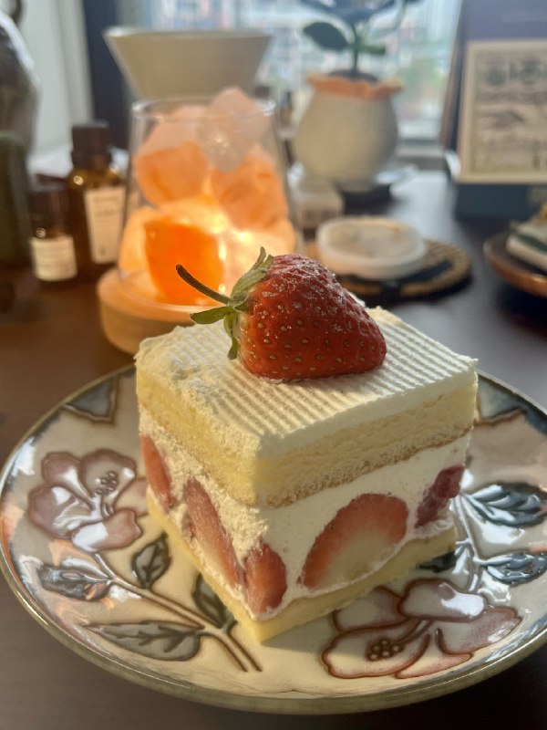 ----------------------下午茶时间！请香油吃草莓蛋糕～source