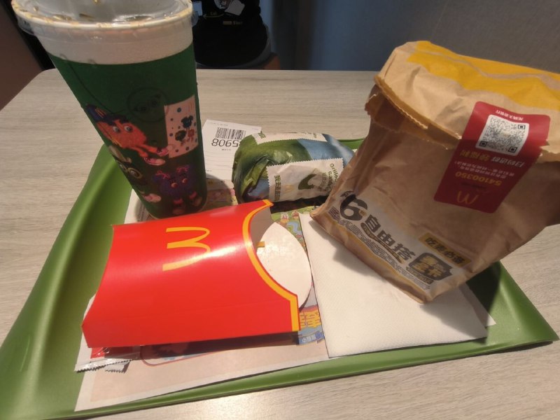 以后周五下班了就去吃一顿麦当劳 去江边散步😙