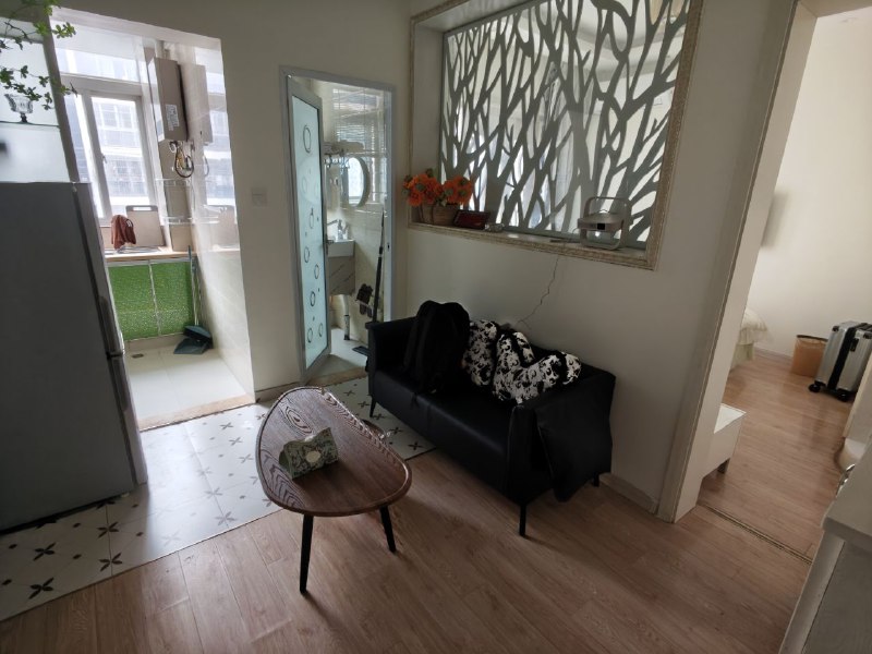 出发前给自己做了个备忘录 一遍又一遍确认要带的东西，不要忘记的事情 想着一出站就见到我爱的人 我冲过去抱住她 告诉她我给她带的东西 我相信那些冰冷的文字不是她的本意  可是人只对自己喜欢的事物花时间 谢谢你有时候见一面也成了奢望